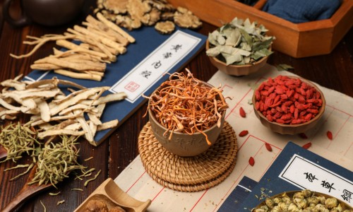 兽药白头翁散正确使用方法-白头翁散兽用药的配方网 :分享白头翁散兽用的功效与作用-白头翁散兽用药的配方及用量知识